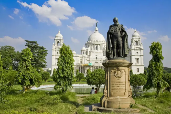 Framed Print : India, West Bengal, Kolkata, Calcutta, Chowringhee, Victoria Memorial, Statue of George Framed Print : India, West Bengal, Kolkata, Calcutta, Chowringhee, Victoria Memorial, Statue of George
