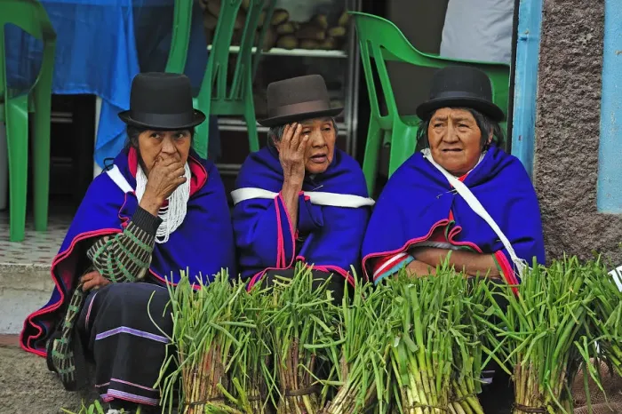 Framed Print : Indian women at a market in Silvia, Guambiano Indians, Colombia, South America Framed Print : Indian women at a market in Silvia, Guambiano Indians, Colombia, South America