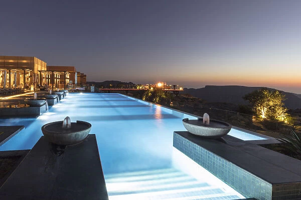 The infinity swimming pool and fountains of thei Anantara al Jabal al Akhdar resort