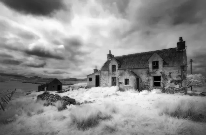 Framed Print : Infrared image of a derelict farmhouse near Arivruach, Isle of Lewis, Hebrides