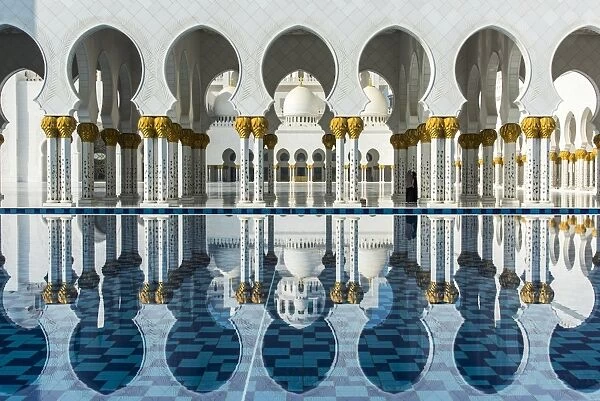 Inner courtyard of the Sheikh Zayed Mosque, Abu Dhabi, United Arab Emirates