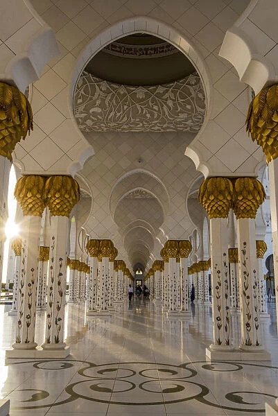 Inner courtyard of Sheikh Zayed Mosque, Abu Dhabi, United Arab Emirates