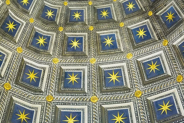Interior of Duomo di Siena, Tuscany, Italy