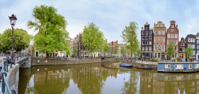 Framed Print : Intersection of the Herngracht with the Brouwersgracht at dusk, Amsterdam, North Holland Framed Print : Intersection of the Herngracht with the Brouwersgracht at dusk, Amsterdam, North Holland
