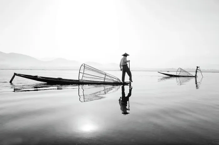 Framed Print : Intha leg rowing fishermen at dawn on Inle Lake, Myanmar Framed Print : Intha leg rowing fishermen at dawn on Inle Lake, Myanmar