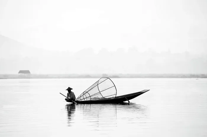 Framed Print : Intha leg rowing fishermen on Inle Lake, Myanmar Framed Print : Intha leg rowing fishermen on Inle Lake, Myanmar