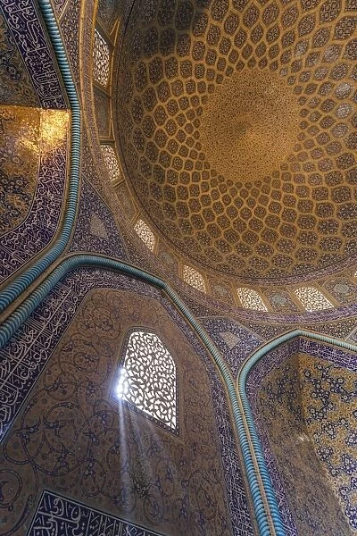 Iran, Central Iran, Esfahan, Mosque of Sheikh Lotfollah, interior