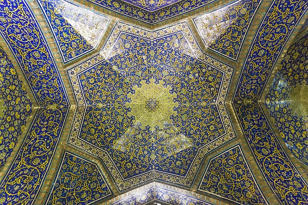 Iran, Central Iran, Esfahan, Mosque of Sheikh Lotfollah, interior mosaics