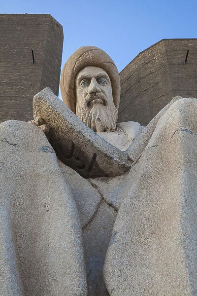 Iraq, Kurdistan, Erbil, Statue of Mubarak Ben Ahmed Sharaf-Aldin at the main entrance to