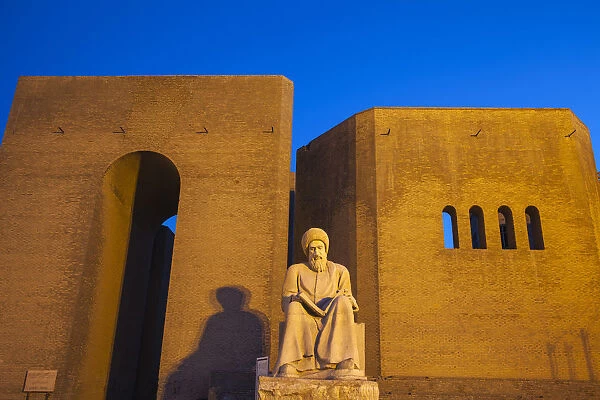 Iraq, Kurdistan, Erbil, Statue of Mubarak Ben Ahmed Sharaf-Aldin at the main entrance to