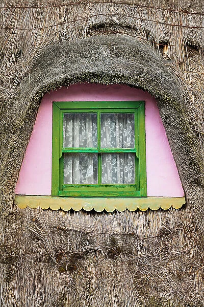 Ireland, Co. Clare, Doolin, traditional thatched cottage detail