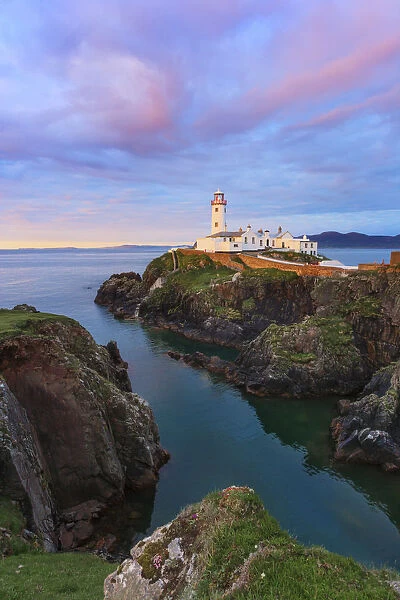 Ireland, Co. Donegal, Fanad, Fanad lighthouse at dusk