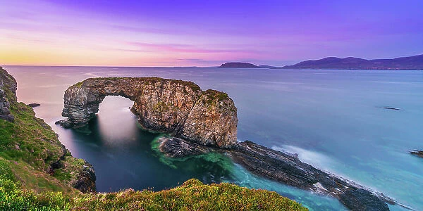 Ireland, Co. Donegal, Fanad, Great Pollet sea arch at dusk