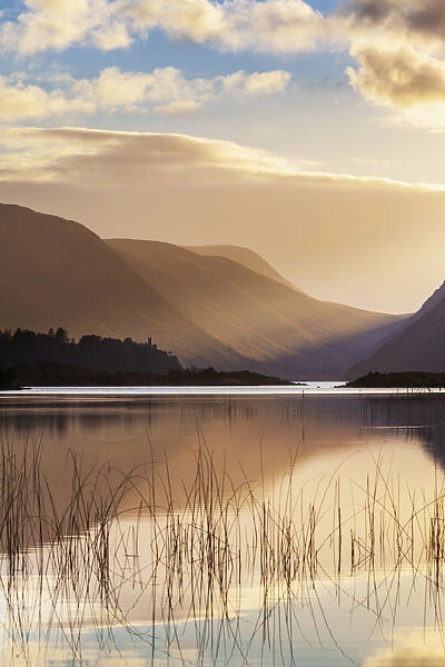 Ireland, Co. Donegal, Glenveagh National Park, Reflection in Lough Veagh