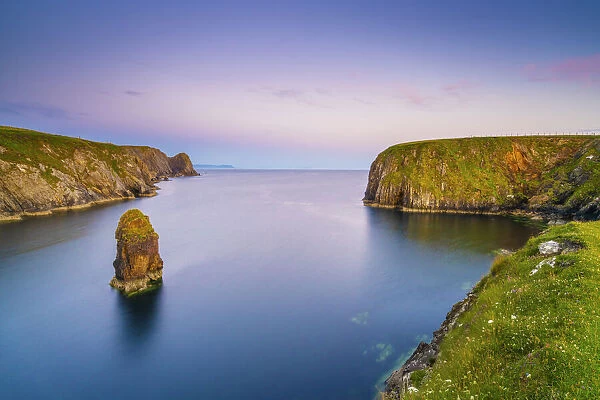 Ireland, Co. Donegal, Malin Beg (Malainn Bhig), Sea stack