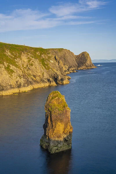 Ireland, Co. Donegal, Malin Beg (Malainn Bhig), Sea stack