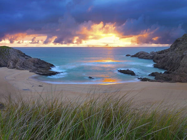 Ireland, Co. Donegal, Rosguil, Boyeeghter Bay at sunset