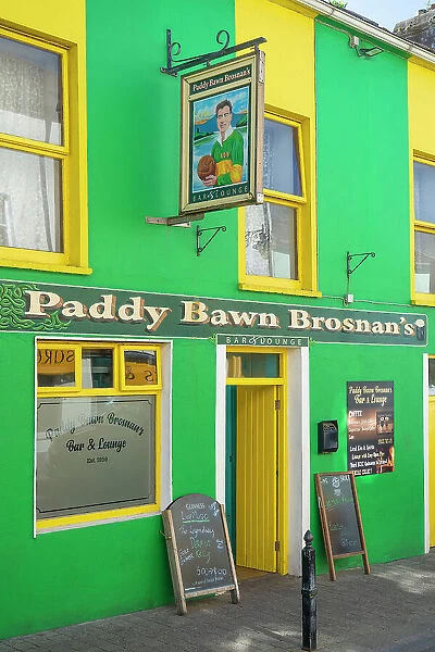 Ireland, Co. Kerry, Dingle, Paddy Bawn Brosnans pub