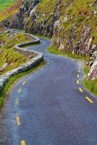 Ireland, Co. Kerry, Dingle, Slea Head, winding country road