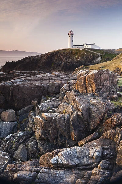 Ireland, County Donegal, Fanad Peninsula, Fanad Head Lighthouse, dawn