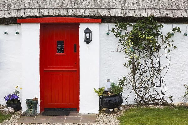 Ireland, County Donegal, Inishowen Peninsula, Malin Head, Ballygorman, colorful house