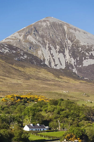 Ireland, County Mayo, Murrisk, view of Croagh Patrick Holy Mountain