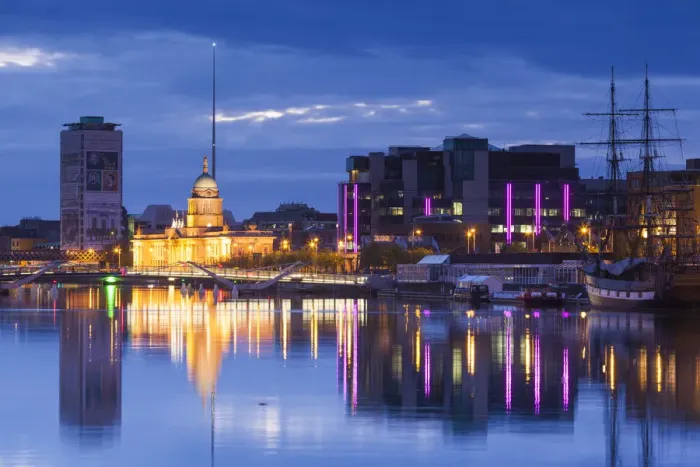 Framed Print : Ireland, Dublin, Custom House, dusk Framed Print : Ireland, Dublin, Custom House, dusk