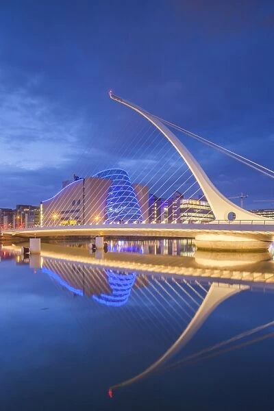 Ireland, Dublin, Docklands, Samuel Beckett Bridge, Santiago Calatrava, architect, dusk