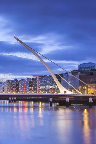 Ireland, Dublin, Docklands, Samuel Beckett Bridge, Santiago Calatrava, architect, dawn