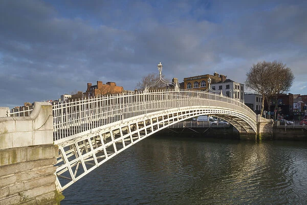 Ireland, Dublin, Hapenny Bridge over the River Liffey