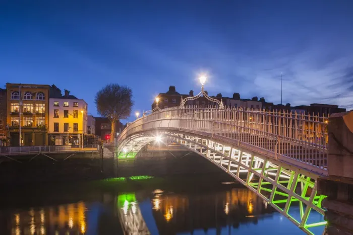 Framed Print : Ireland, Dublin, Hapenny Bridge over the River Liffey, dawn Framed Print : Ireland, Dublin, Hapenny Bridge over the River Liffey, dawn