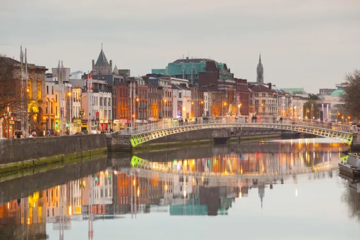 Framed Print : Ireland, Dublin, Hapenny Bridge over the River Liffey, dusk Framed Print : Ireland, Dublin, Hapenny Bridge over the River Liffey, dusk