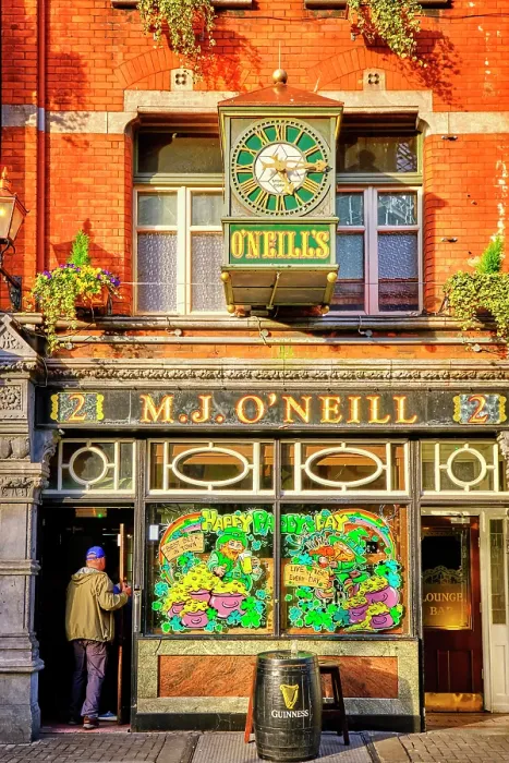 Framed Print : An Irish Bar. Dublin, Republic of Ireland Framed Print : An Irish Bar. Dublin, Republic of Ireland