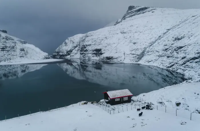 Framed Print : An isolated cottage in fronf of the lagoon in Saksun. Streymoy, Faroe Islands Framed Print : An isolated cottage in fronf of the lagoon in Saksun. Streymoy, Faroe Islands