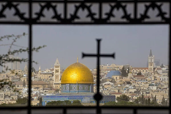 Israel, Jerusalem, Dome of the Rock as seen from Dominus Flevit Church