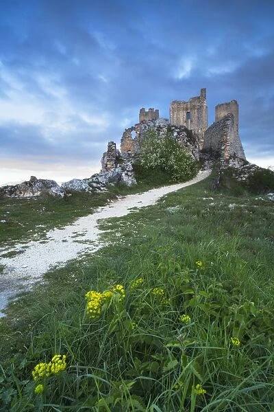 Italy, Abruzzo, The castle of Rocca Calascio and the ruins of the old village