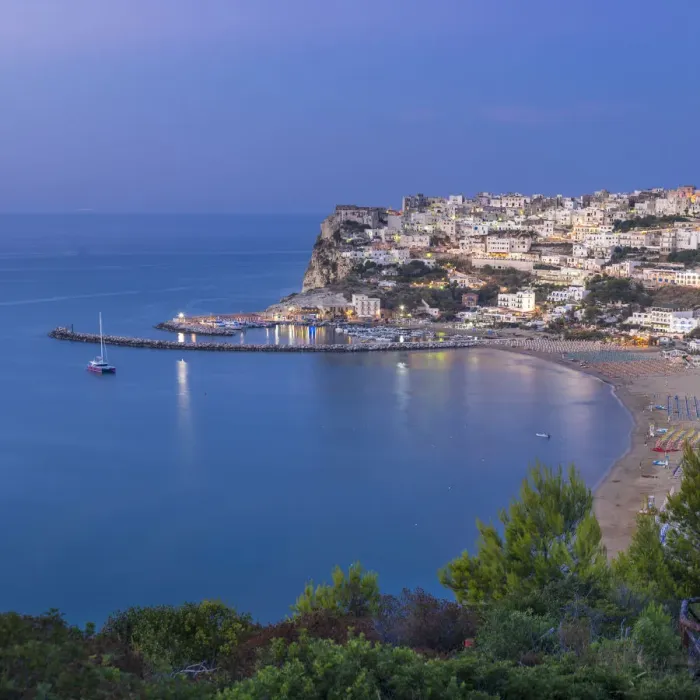 Framed Print : Italy, Apulia, Puglia. Foggia district, Gargano. Peschici