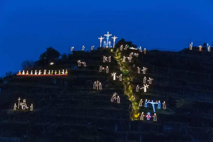 Framed Print : Italy, Cinque Terre, Manarola. Via crucis for easter Framed Print : Italy, Cinque Terre, Manarola. Via crucis for easter