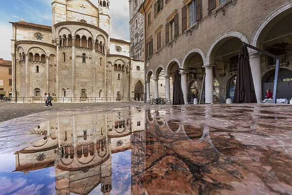 Italy, Italia; Emilia-Romagna; Modena district. Modena. Piazza Grande, the Cathedral
