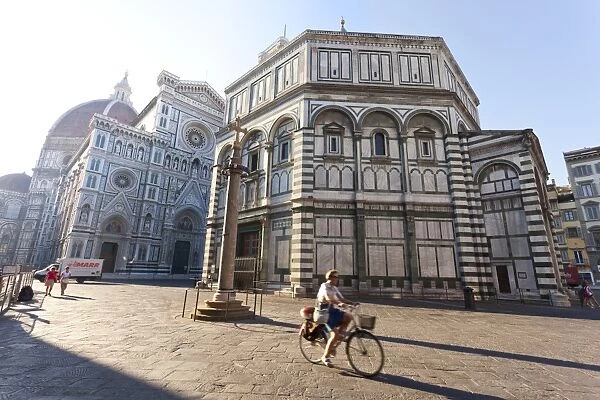 Italy, Italia. Tuscany, Toscana. Firenze district. Florence, Firenze. Piazza Duomo