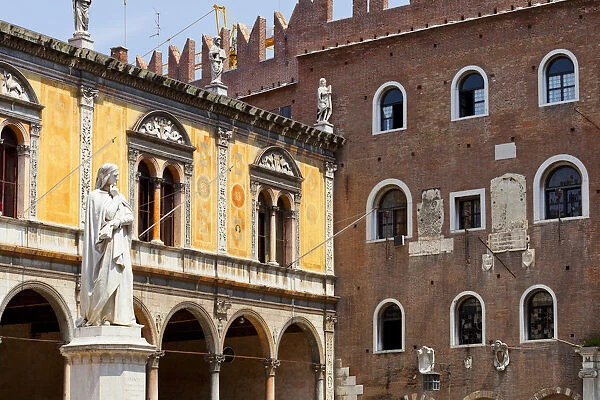 Italy, Italia Veneto, Verona district. Verona. Piazza Dante, statue of Dante Alighieri