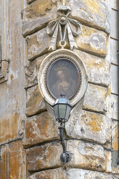 Italy, Lazio, Rome, Ponte, Madonna Street shrine, Madonna Stradarole or Edicola Sacra