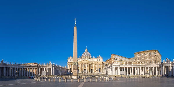 Italy, Lazio, Rome, The Vatican, St Peters Square, St Peters Basilica