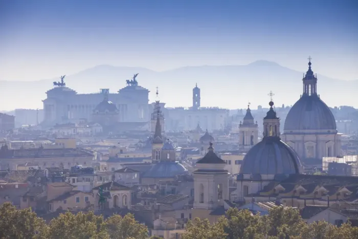 Framed Print : Italy, Lazio, Rome, View looking towards Vittorio Emanuele II Monument