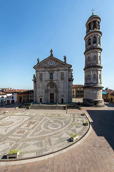Italy, Lombardy, Bergamo, Urgnano, The main facade of the Urgnano parochial church