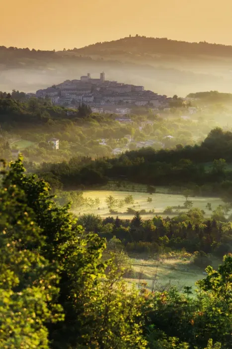 Framed Print : Italy, Marche. Macerata district. Sarnano