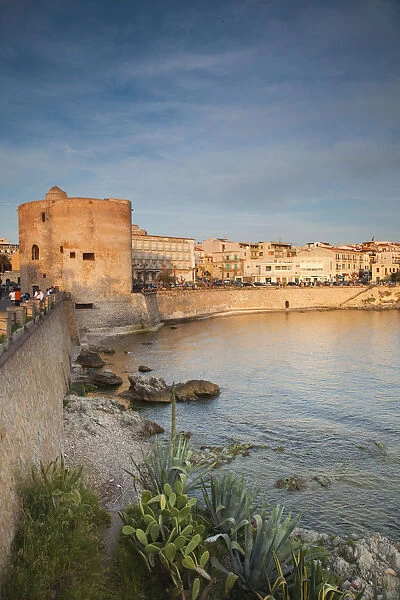 Italy, Sardinia, Western Sardinia, Alghero, city walls by Torre Sulis tower, sunset
