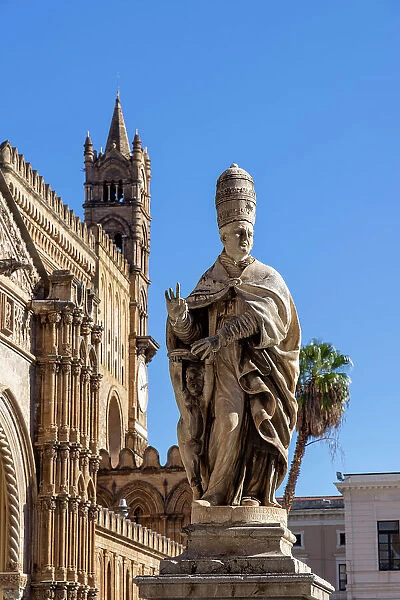 Italy, Sicily, Palermo, the Cathedral, statue of the archbishop