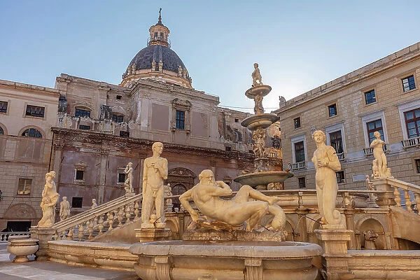 Italy, Sicily, Palermo, piazza Pretoria with the Praetoria fountain
