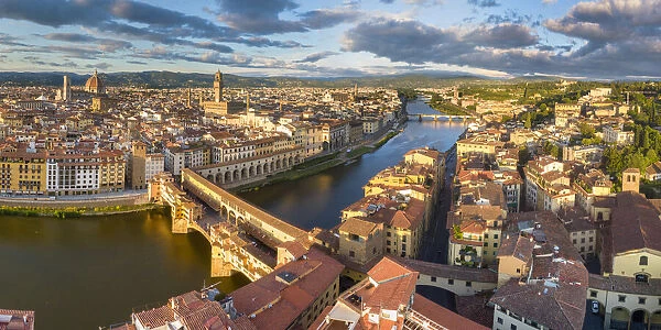 Italy, Tuscany, Florence, Arno river and city center